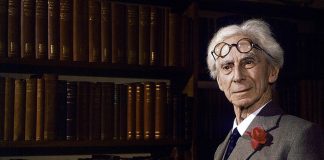Bertrand Russell: “Πιστοί και άθεοι αντιμετωπίζουμε το χάος της ζωής αβοήθητοι”