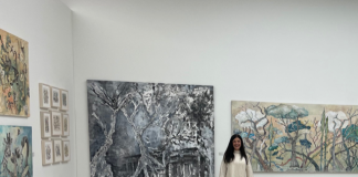 Η εικαστικός Ντένη Θεοχαράκη στην εμβληματική SAATCHI GALLERY του Λονδίνου