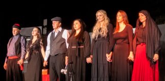 Βραδιά συγκίνησης για το έργο Στη Σμύρνη κάποτε, του Θανάση Σάλτα σε σκηνοθεσία Ιωάννα Μαστοράκη στις Ιωνικές Γιορτές