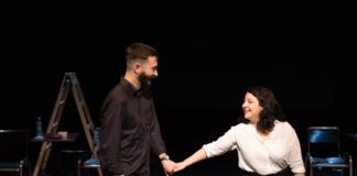 “R.I.P” του Δημήτρη Κουρούμπαλη σε σκηνοθεσία Γιάννη Αγγελάκη επιστρέφει για 4 παραστάσεις