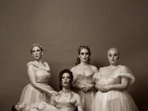 “Uterus” απ’την θεατρική ομάδα Λεστρέφ στο Red Jasper Cabaret Theatre.