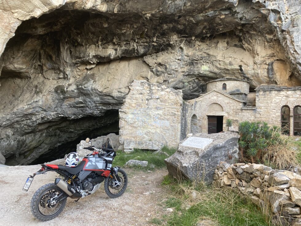 Ducati Desert X.: Ο Μαύρος Ιππότης ταξιδεύει στη νότια Έυβοια