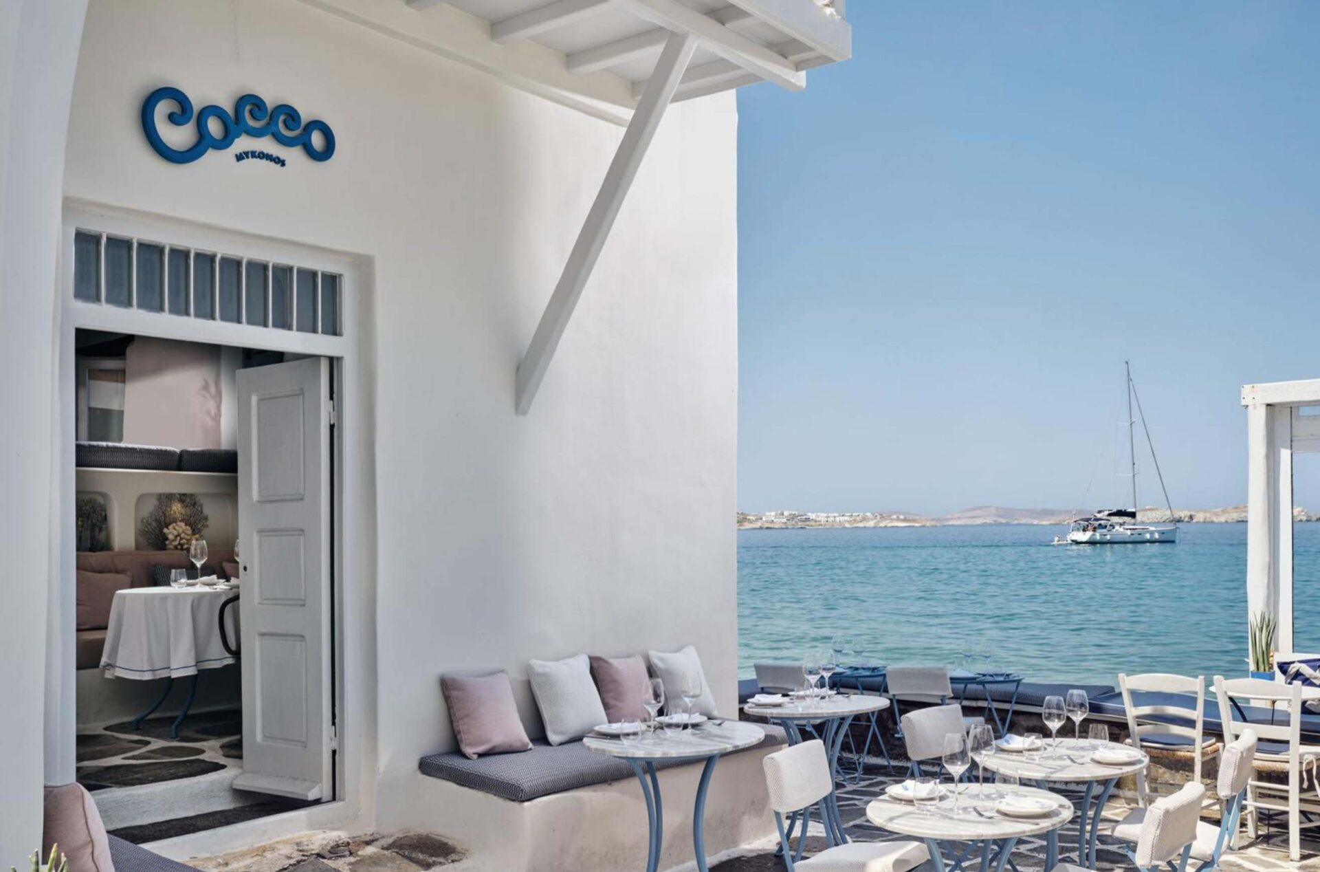 cocco-mykonos-to-kainourgio-italiko-bistro-sto-gkaleraki-tis-mykonou