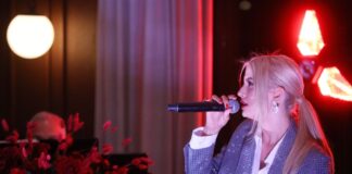 Η Κατερίνα Λιόλιου έγινε πλατινένια με το album «1994» i-katerina-lioliou-egine-platinenia-me-to-album-1994