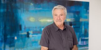 Γιάννης Αδαμάκος: Η ζωγραφική ως πεδίο ισορροπίας και έντασης στη νέα έκθεση της Citronne Gallery στον Πόρο Γιάννης Αδαμάκος