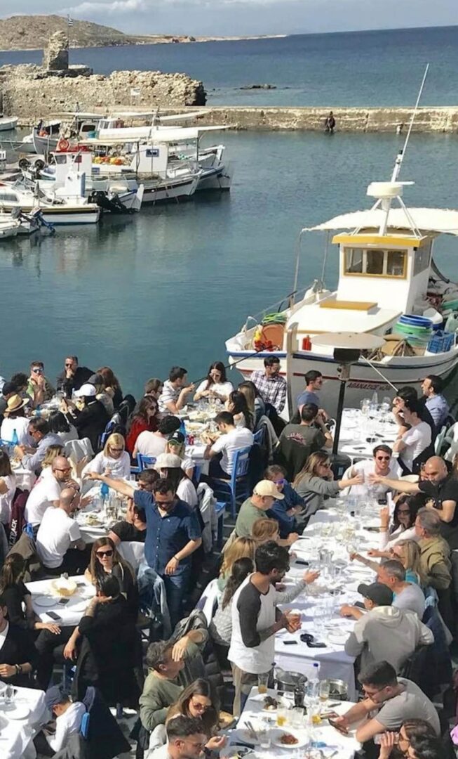 Τσαχπίνης Ουζερί Των Ναυτικών