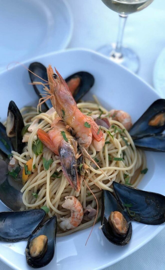 Τσαχπίνης Ουζερί Των Ναυτικών