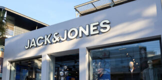 JACK&JONES: Fashion, μουσική και ποδοσφαιρικές παρουσίες στο ανανεωμένο κατάστημα του Χαλανδρίου JACK&JONES: Fashion, μουσική και ποδοσφαιρικές παρουσίες στο ανανεωμένο κατάστημα του Χαλανδρίου