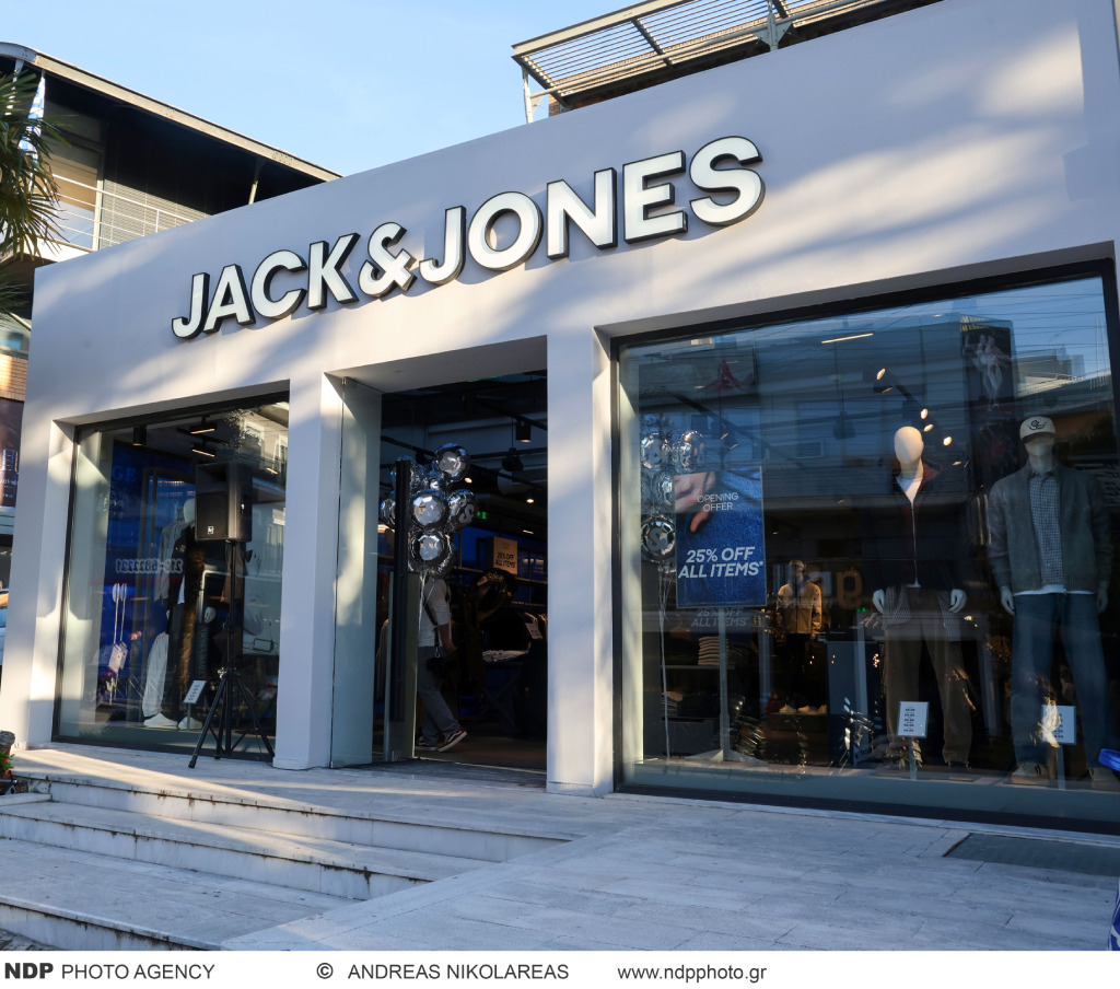 JACK&JONES: Fashion, μουσική και ποδοσφαιρικές παρουσίες στο ανανεωμένο κατάστημα του Χαλανδρίου