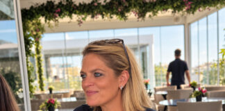 Carly Gianakas, Από το Βανκούβερ στην Ελλάδα: Χτίζοντας ένα νέο μέλλον κάτω από τον ελληνικό ήλιο Carly Gianakas