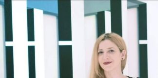 Όπυ Ζούνη: Με γραφή εξπρεσιονιστική, αφαιρετική και ελεύθερη και ζωηρά παιχνίδια με την ύλη, τις υφές, το χρώμα, το σχήμα και τις λέξεις Όπυ Ζούνη: Με γραφή εξπρεσιονιστική, αφαιρετική και ελεύθερη και ζωηρά παιχνίδια με την ύλη, τις υφές, το χρώμα, το σχήμα και τις λέξεις